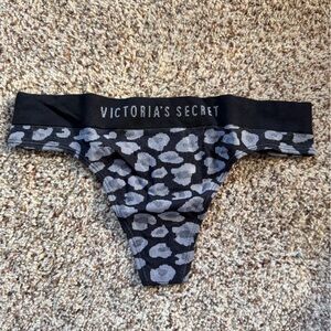 Victoria's Secret Black and Gray leopard Patterned Thong size M